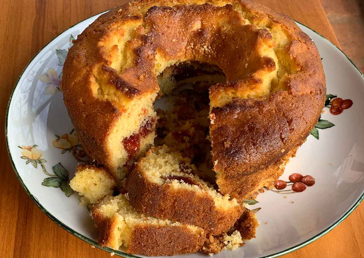 Doces Receitas: Bolo de Fubá com Goiabada